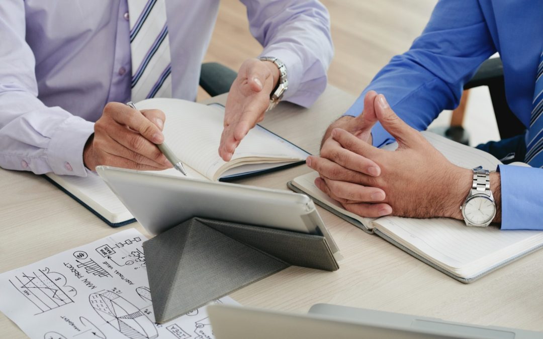 Foto de Manos de Hombres para Montes &Galera en Motril (Granada)